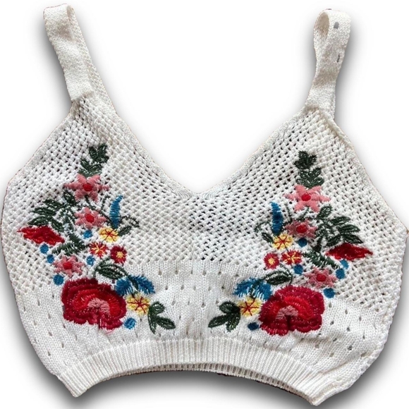 Forever 21 Kinitted Floral Embrodiered Crop Top Womens Size Small - Picture 1 of 4